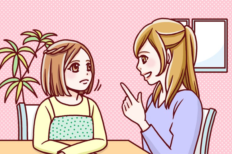 母から娘へ生理についてのレクチャーの様子